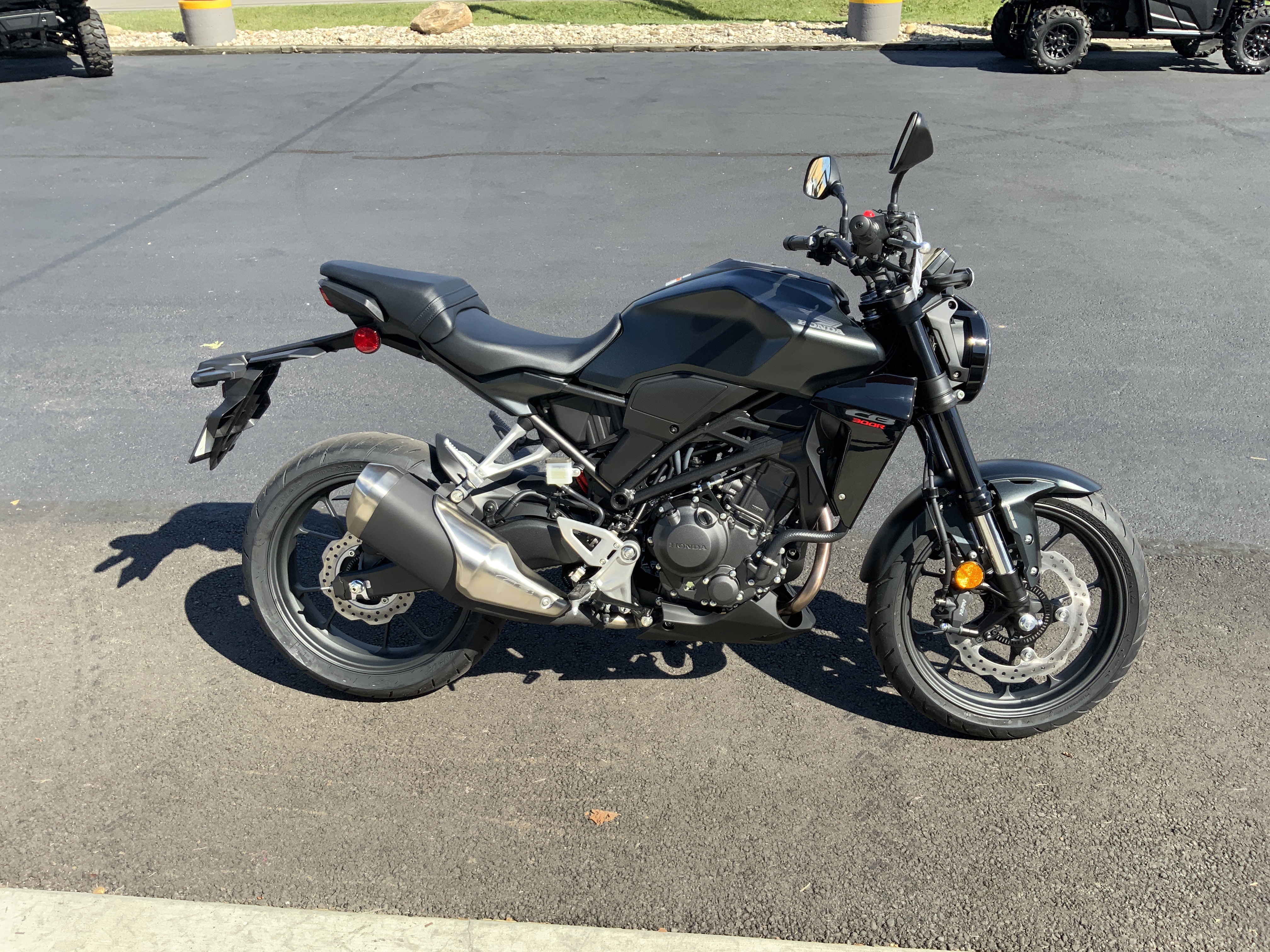 2025 Honda CB300R ABS - Photo 5